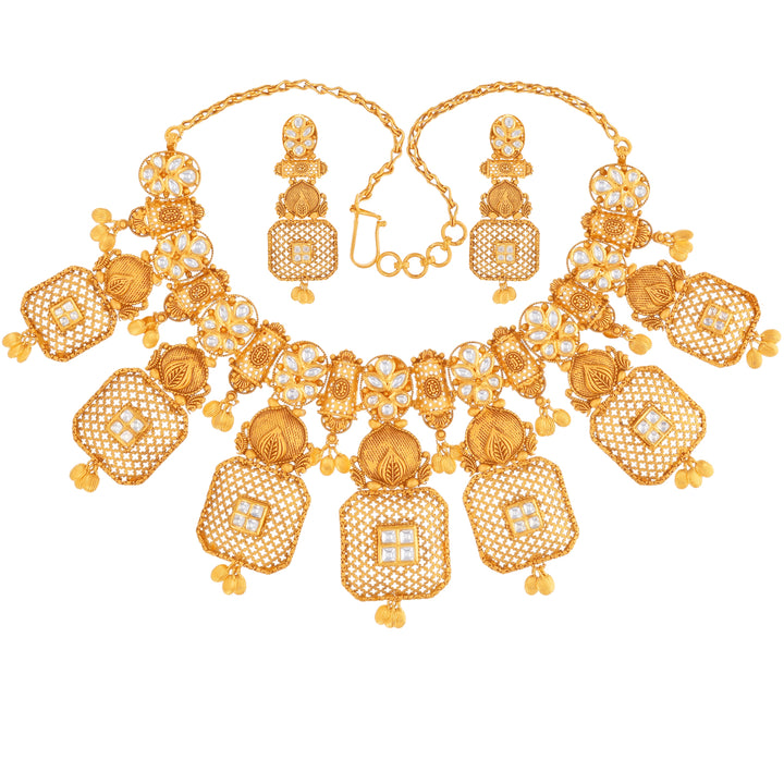 Attractive Antique Choker Set With Kundan in 22K Gold