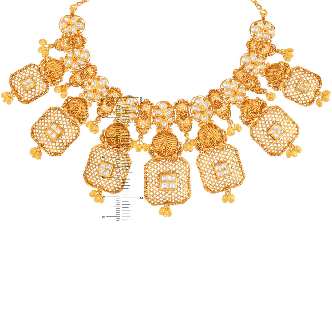 Attractive Antique Choker Set With Kundan in 22K Gold