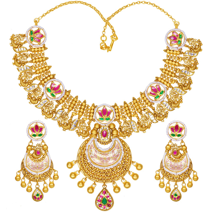 Beautiful Antique Necklace Set with Kundan Gemstones in 22K Gold
