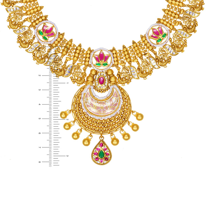 Beautiful Antique Necklace Set with Kundan Gemstones in 22K Gold