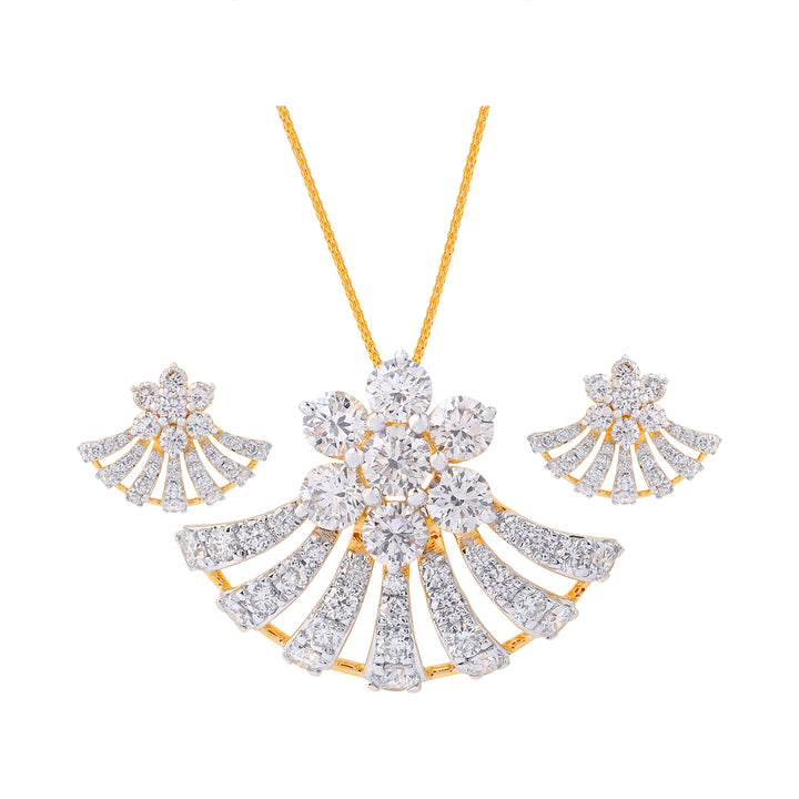 3.27Ct VS/GHI Diamond Pendant Set in 18K Gold