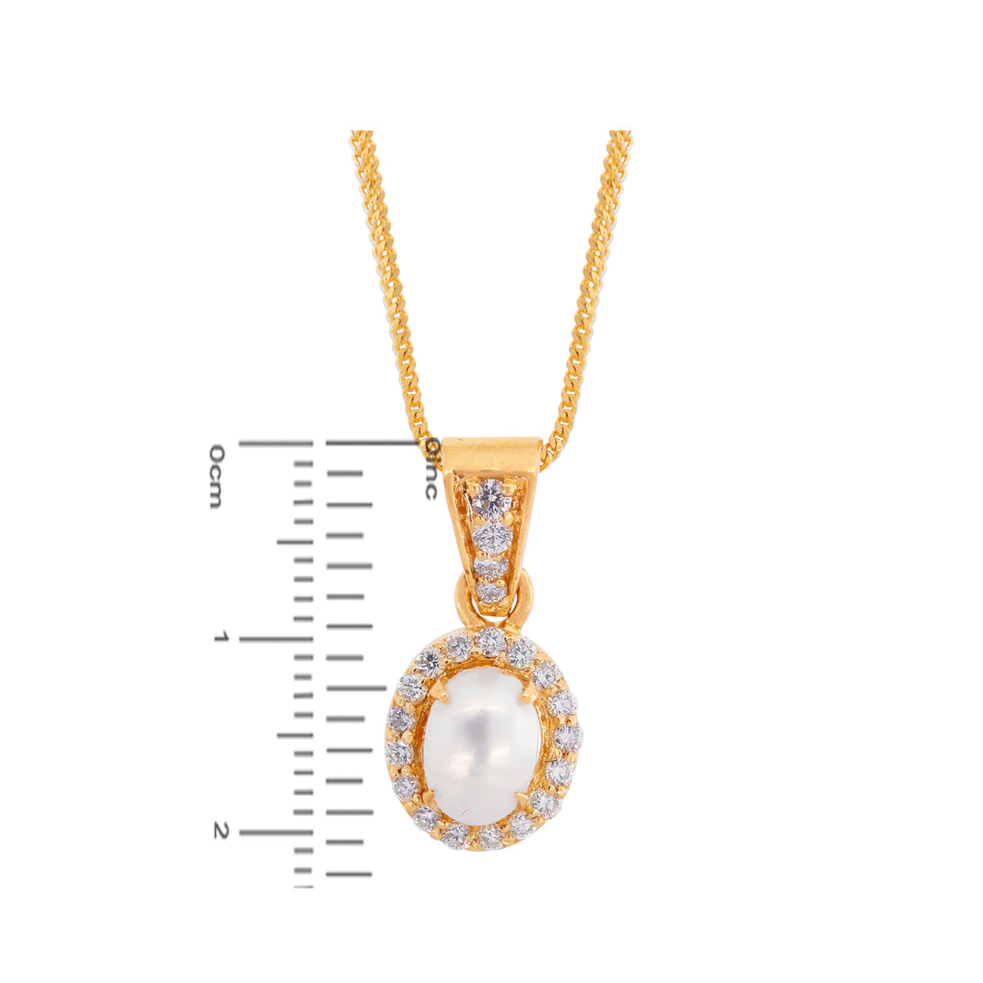 0.67Ct VS/GH Diamond Pendant Set With Pearl in 18K Gold