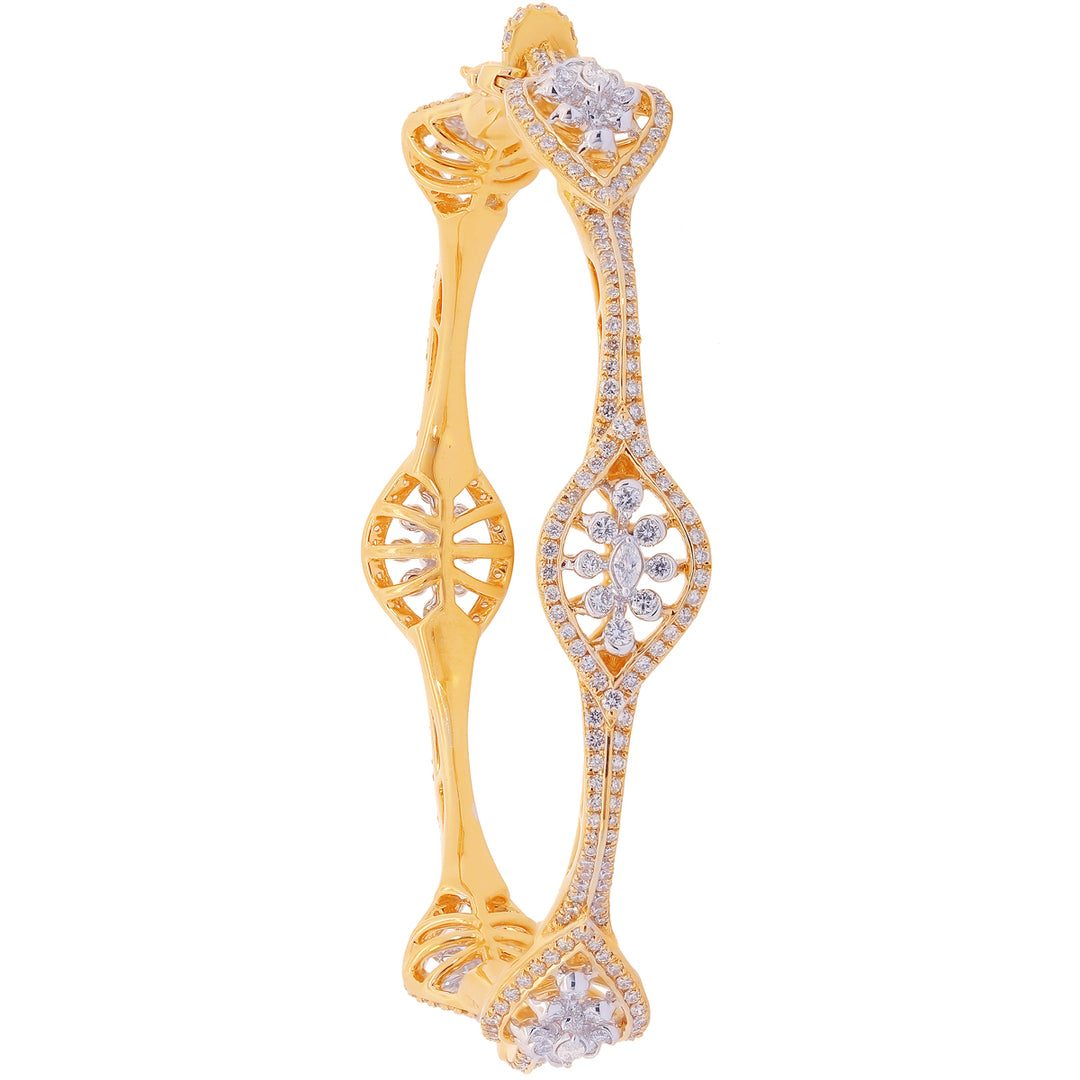 5.46Ct VVS/FG Diamond Set of 2pcs Bangles in 18K Gold