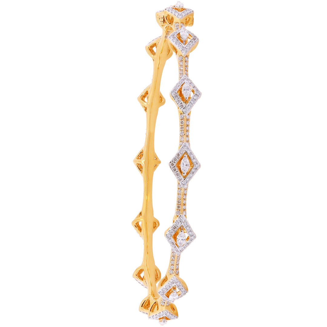 4.10Ct VVS/FG Diamond Set Of 2Pcs Bangles in 18K Gold