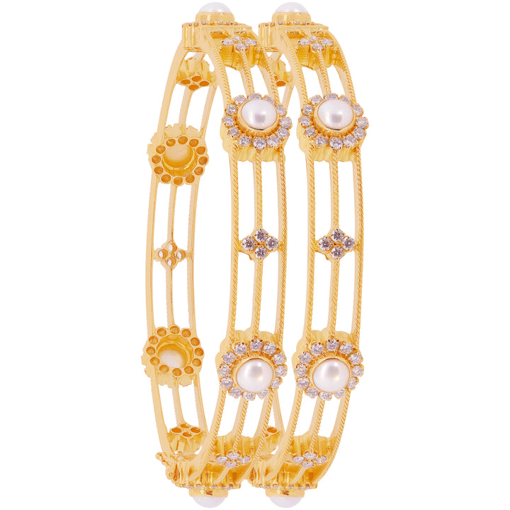 3.92Ct VS/GH Diamond Set of 2pcs Bangles With Pearl in 18K Gold