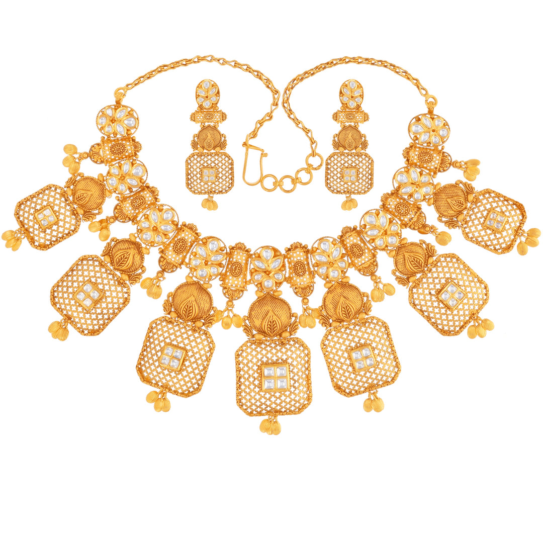 Attractive Antique Choker Set With Kundan in 22K Gold