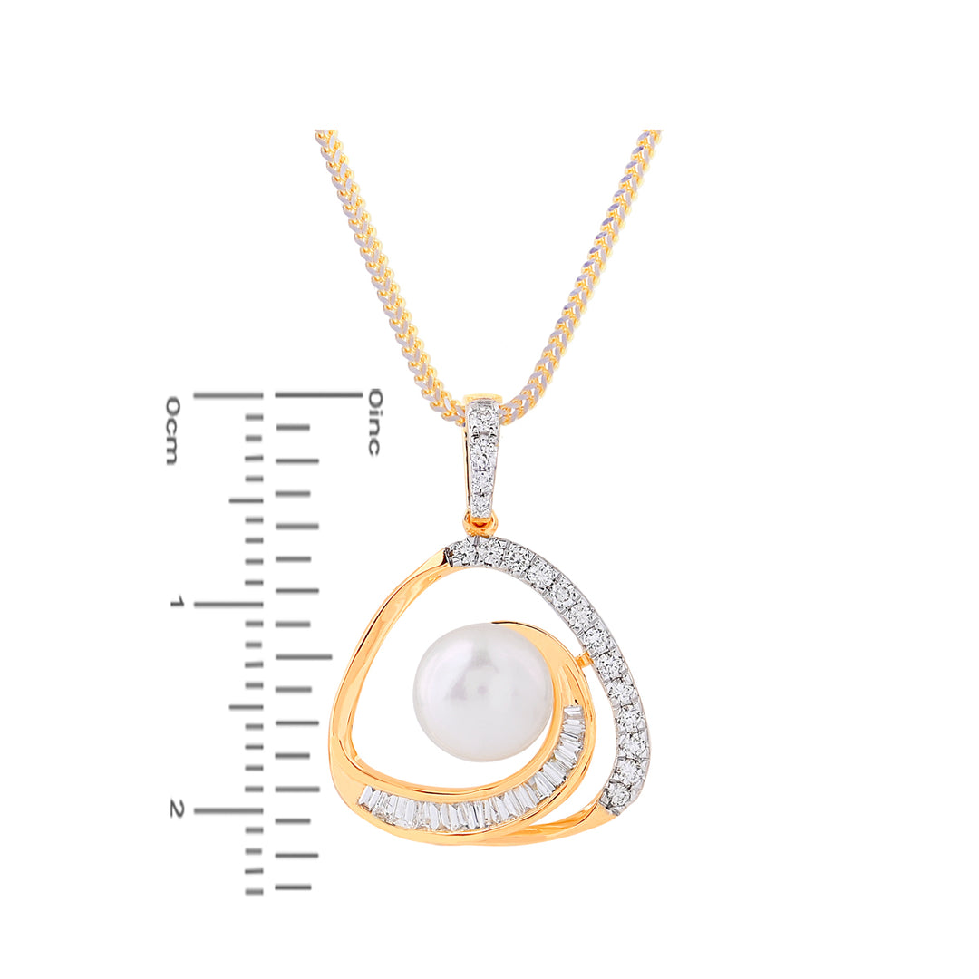 0.55Ct VVS/FG Diamond Pendant Set With Pearl in 18K Gold