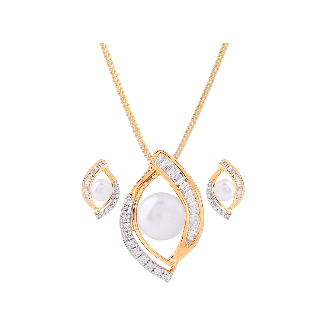 0.45Ct VVS/FG Diamond Pendant Set With Pearl in 18K Gold