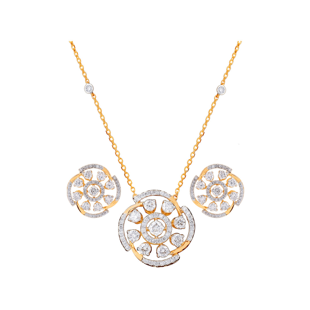 3.15Ct VS/GHI Diamond Pendant Set in 18K Gold
