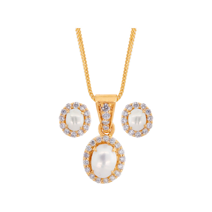 0.67Ct VS/GH Diamond Pendant Set With Pearl in 18K Gold
