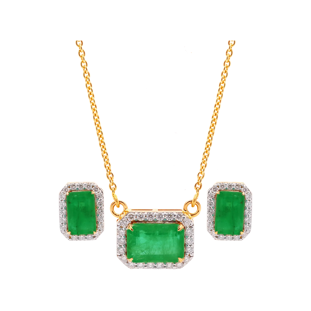 0.97Ct VS/GH Diamond Pendant Set With Emerald in 18K Gold