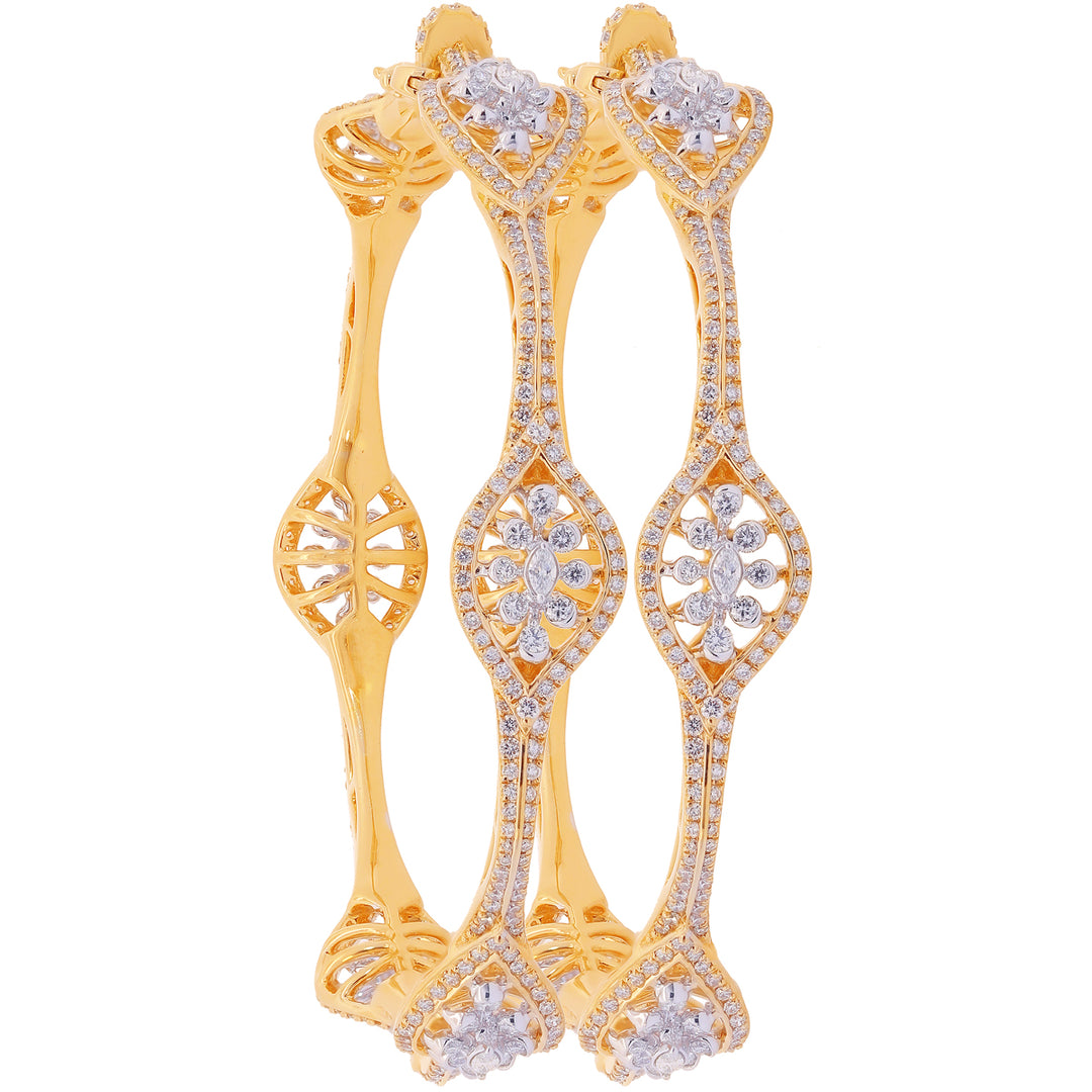5.46Ct VVS/FG Diamond Set of 2pcs Bangles in 18K Gold